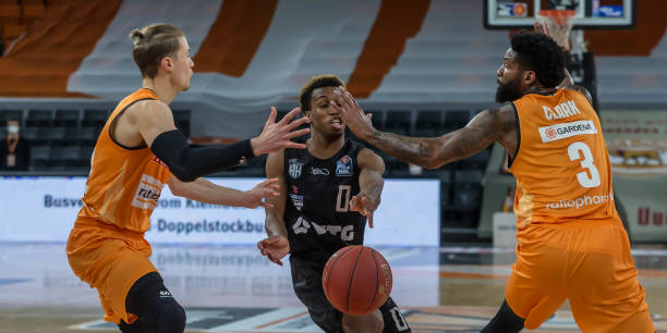 无论是踢球 无论是踢球